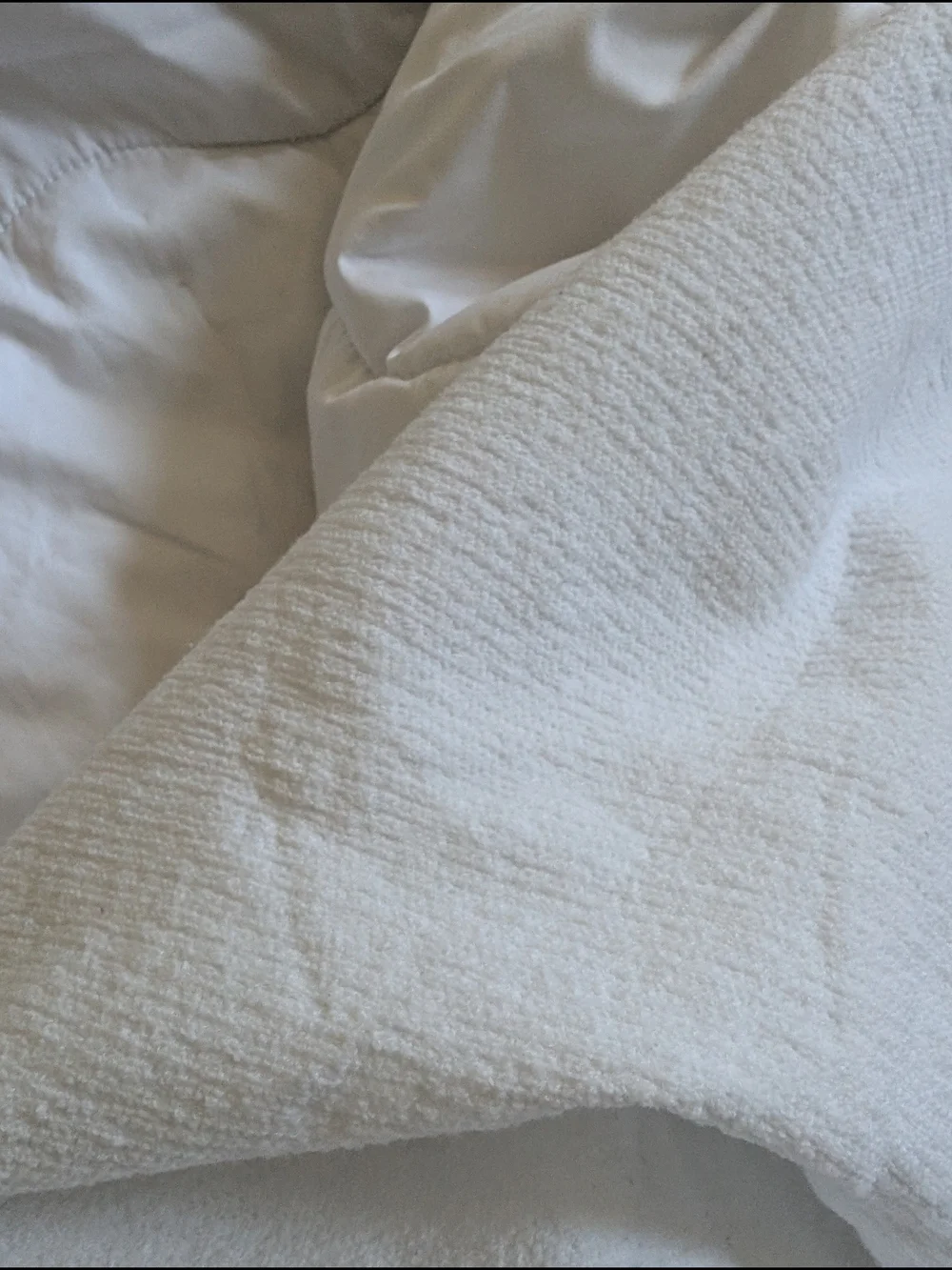 Haynes Twin White Fitted Crib/Small Mattress Sheet with Elastic Topper Cover